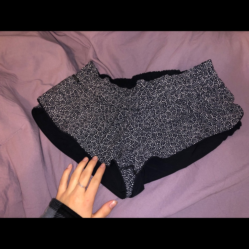 REVERSABLE WATERPROOF LULULEMON SHORTS